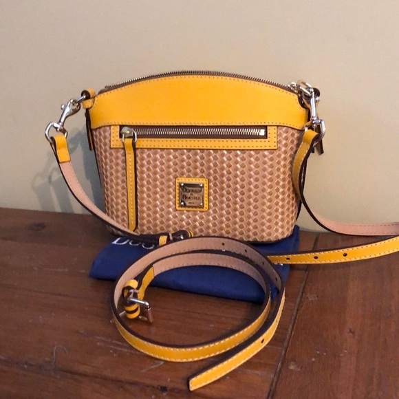 Dooney & Bourke Handbags - 💝Dooney woven domed crossbody💝